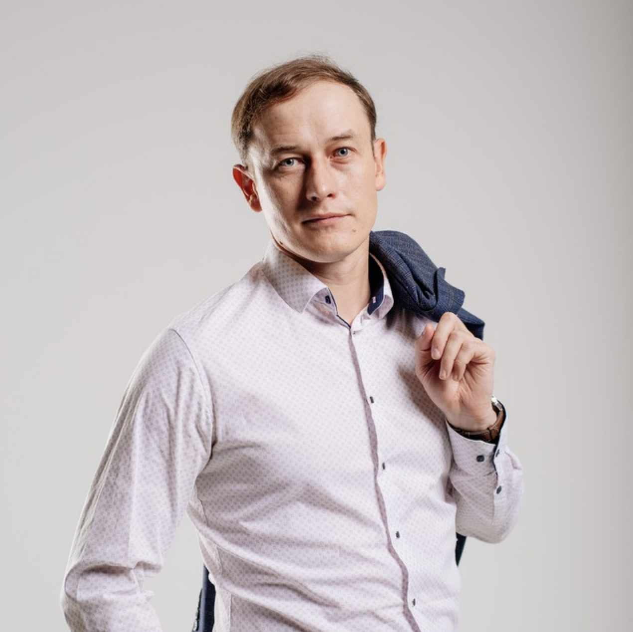 блогер "Инвестируй или проиграешь" Юрий Козлов